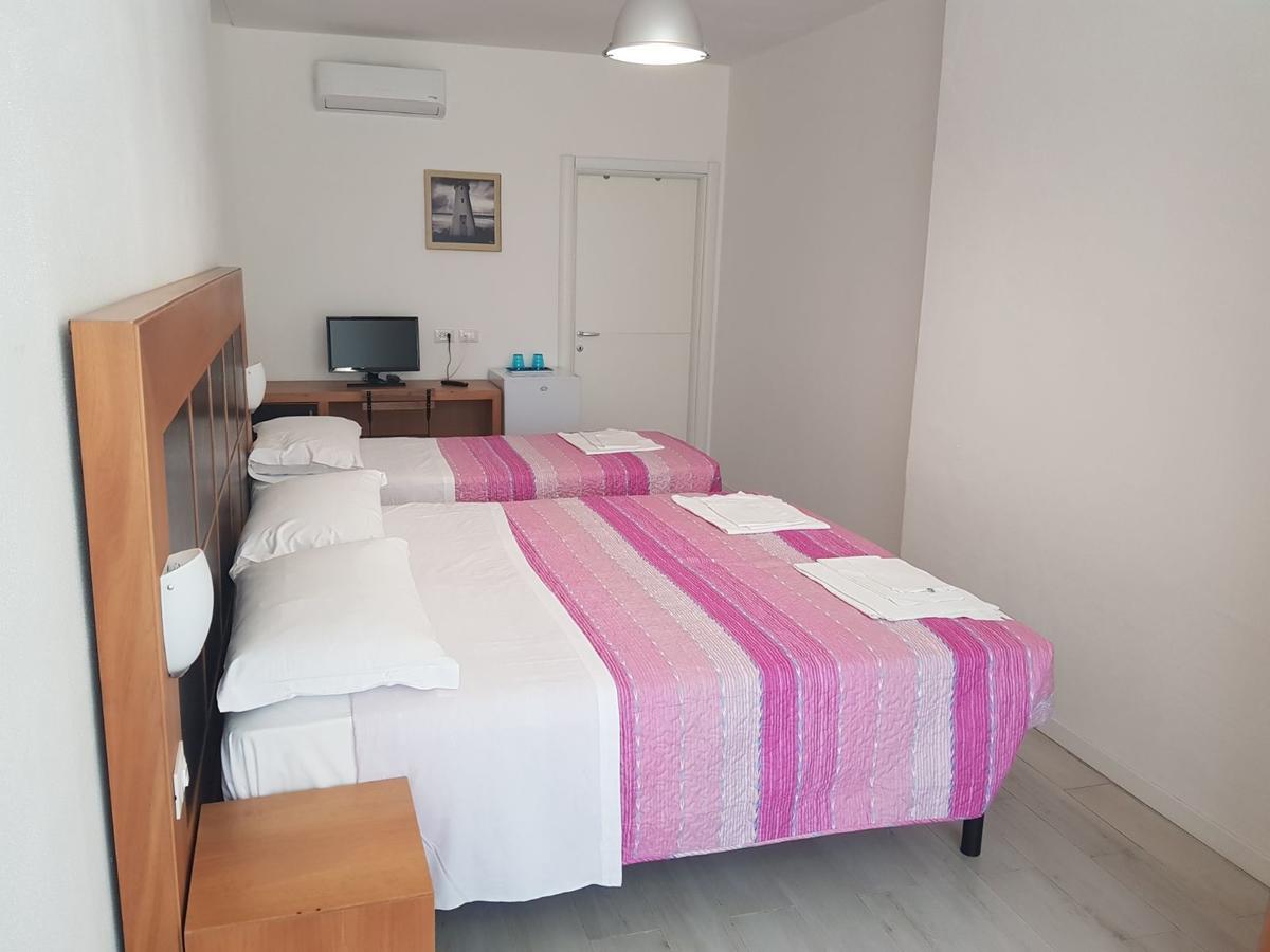 Duna Camere Con Bagno Lido Adriano Eksteriør billede
